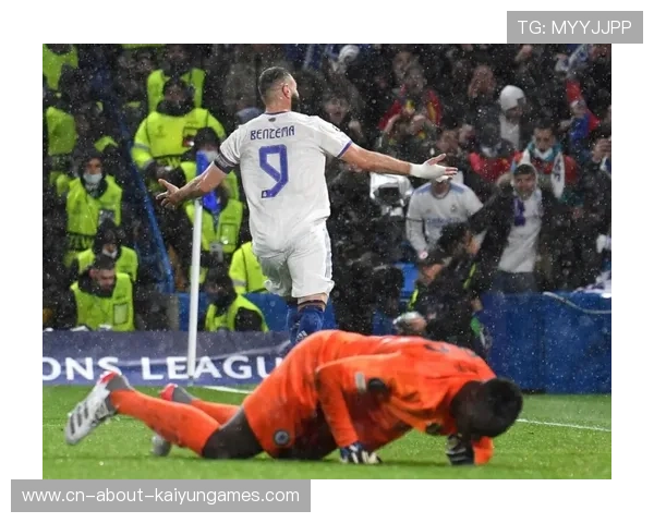 维尼修斯禁区左侧连续晃动后挑传门前：一脚改变战局的艺术